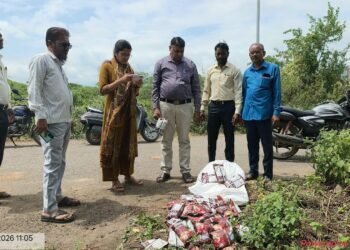 मुदत संपलेला पोषण आहाराचा मसाला रस्त्यावर!