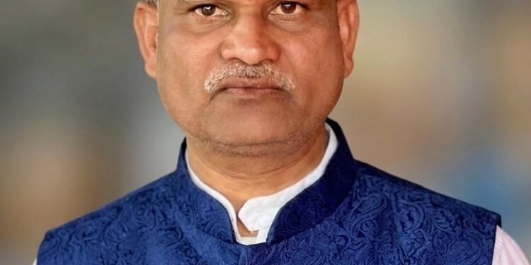 पत्रकार मनोज किर्तने यांना ‘ सर्वोत्कृष्ट पत्रकार’ पुरस्कार प्रदान.