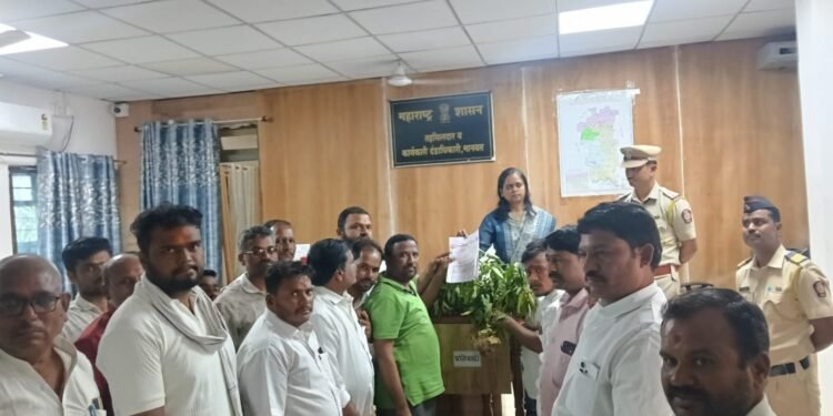 मानवत तालुक्यात कोरडा दुष्काळ जाहीर करून हेक्टरी ७० हजारांची मदत द्या;