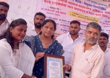 जोशी वस्ती येथे भटके विमुक्त दिनानिमित्त जात प्रमाणपत्र व रेशन कार्ड खा.निलेश लंके यांचे हस्ते वितरण