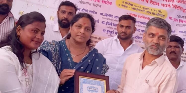 जोशी वस्ती येथे भटके विमुक्त दिनानिमित्त जात प्रमाणपत्र व रेशन कार्ड खा.निलेश लंके यांचे हस्ते वितरण