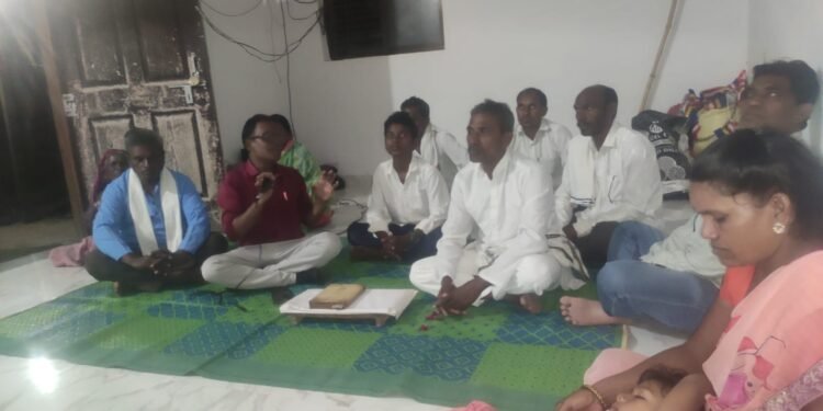 पहाडसिंगी येथे ‘बुद्ध आणि त्यांचा धम्म’ ग्रंथाचे वाचन-पठण सुरू; १४ वर्षीय विद्यार्थ्याचे वाचन ठरतेय आकर्षण