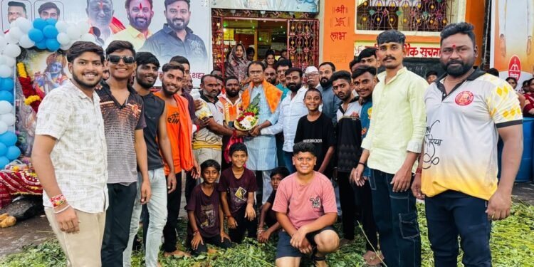 परंपरेचा वारसा… गोविंदाच्या जल्लोषाला भक्तीची साथ!