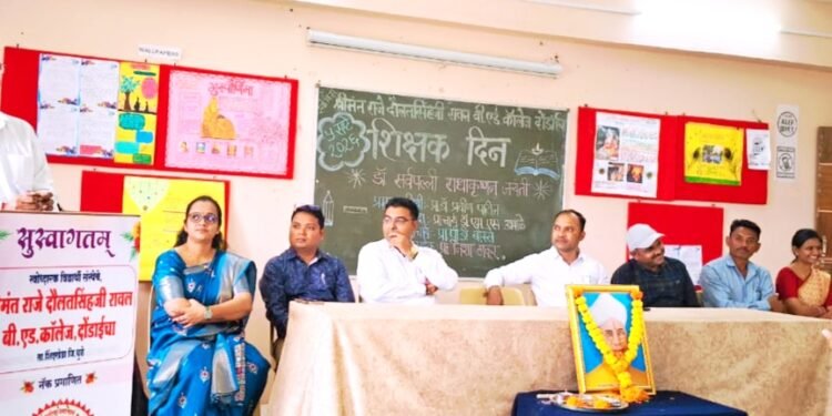 कृत्रिम बुद्धिमत्तेच्या युगातही शिक्षकांचे स्थान अबाधित !