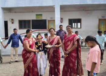 पारोळ्याच्या ‘परिश्रम’ दिव्यांग निवासी शाळेत दहीहंडीचा उत्साह; बाल गोपाळांच्या थरांनी जिंकली मने!