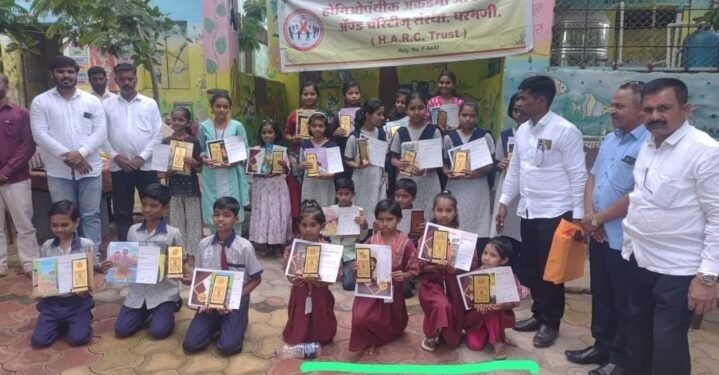 HARC सामाजिक संस्था परभणी तर्फे जिल्हा परिषद प्राथमिक शाळा दस्तगीरवाडी विद्यार्थ्यांचा सत्कार व शाळेला वाचनपेटी भेट.