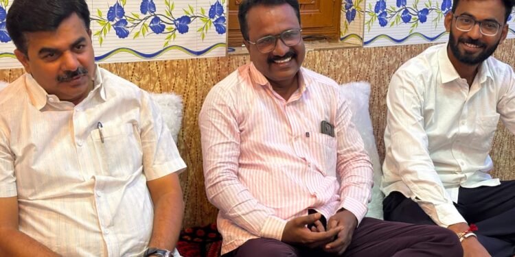 पिके करपली, शेतकरी अडचणीत; अमित बोंडले यांनी खासदारांसमोर मांडला शेतकऱ्यांचा ज्वलंत प्रश्न!