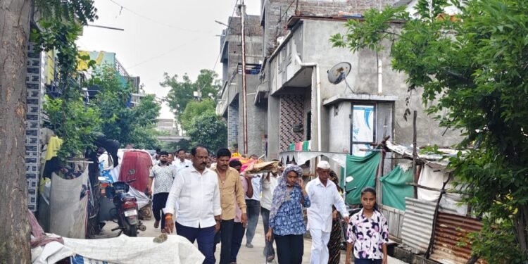 मुलगा नसल्याची खंत नाही; मुलींनीच दिला वडिलांना अखेरचा खांदा