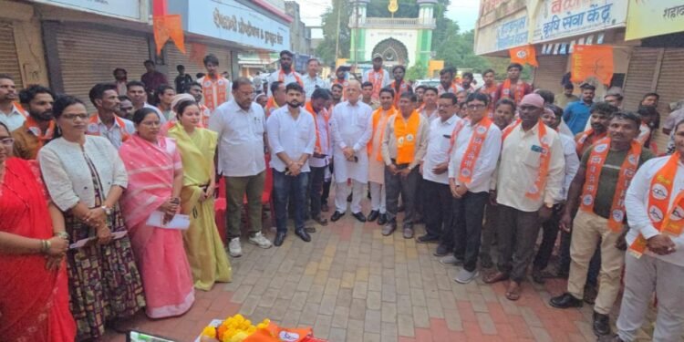शहाद्यात विविध पक्षांतील कार्यकर्त्यांचा शिवसेनेत प्रवेश.