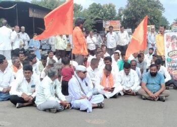 वाकद फाटा-जामडी जहागीर चौफुलीवर सकल मराठा समाजाचा रास्ता रोको