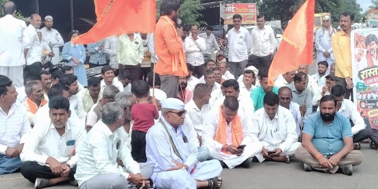 वाकद फाटा-जामडी जहागीर चौफुलीवर सकल मराठा समाजाचा रास्ता रोको