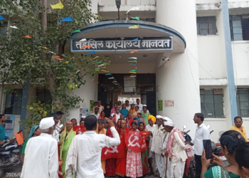 मानवत तालुक्यात कोरडा दुष्काळ जाहीर करा; शेतकऱ्यांना एकरी ७० हजार, भूमिहीन मजुरांना ३० हजार द्या