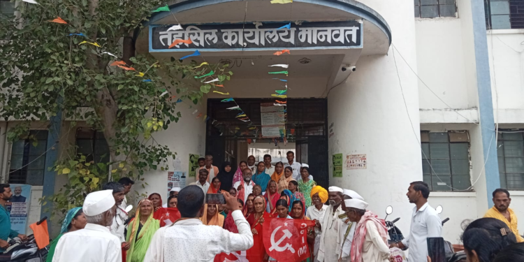 मानवत तालुक्यात कोरडा दुष्काळ जाहीर करा; शेतकऱ्यांना एकरी ७० हजार, भूमिहीन मजुरांना ३० हजार द्या