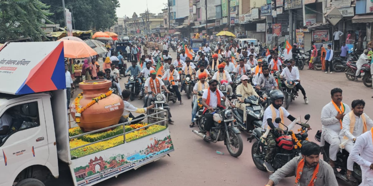 शहाद्यात नमो बाईक रॅलीचे ढोल-ताशांच्या गजरात स्वागत