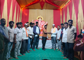 निमसोड देवनगर येथे गणेश मित्र मंडळातर्फे महापूजा व सत्कार