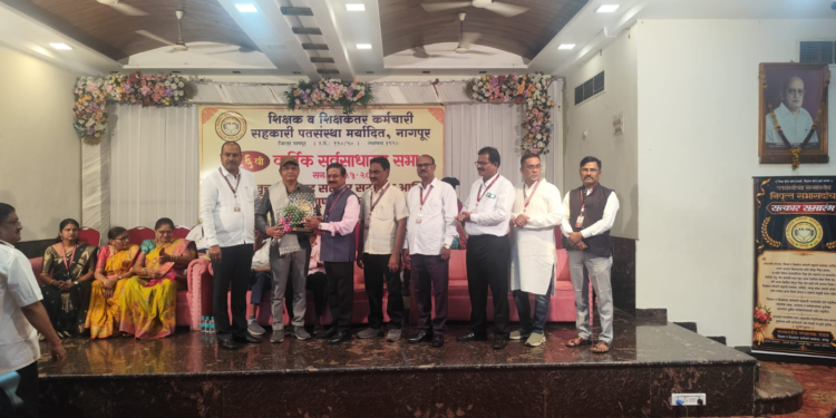 ज्ञानभास्कर पुरस्कारप्राप्त राजेश माणिकराव ढोके यांचा विशेष सत्कार