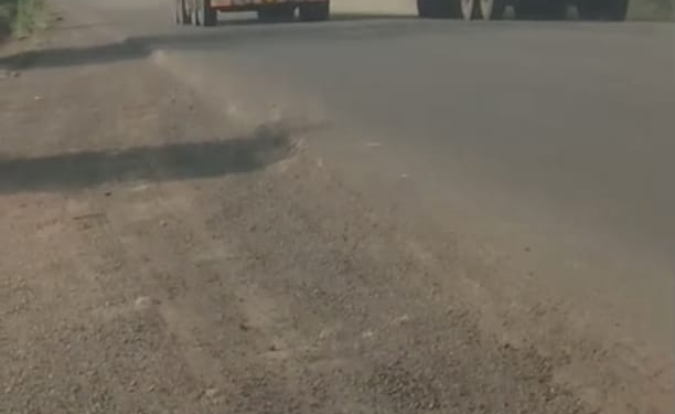 काम पूर्ण, पण सुरक्षेला ‘खो’! येवला-मनमाड रस्त्यावर पांढरे पट्टे गायब