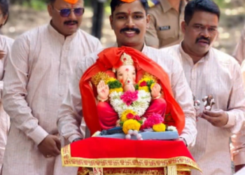 कर्तव्याच्या वर्दीत राहूनही पोलिसांनी अनुभवला गणेशोत्सवाचा आनंद