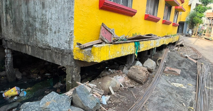 वैभव कडू यांच्या पुढाकाराने नागाव गोसपाडा समाजमंदिराची तातडीने दुरुस्ती