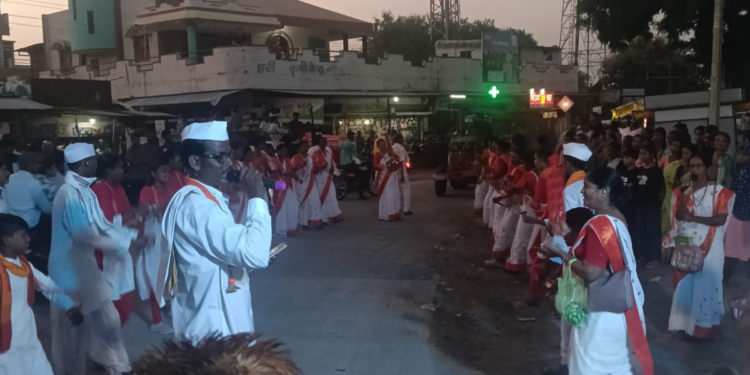 माढेली येथे डीजेच्या कानठळी बसवणाऱ्या आवाजाला फाटा; पारंपरिक वारकरी पद्धतीने गणपती विसर्जन