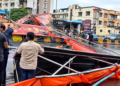 वादळी वाऱ्याचा तडाखा; दिघी मॅगझिन चौकातील कमान रस्त्यावर कोसळली