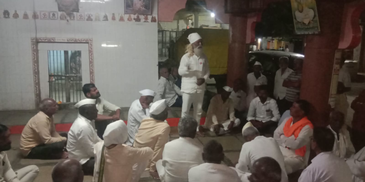 ऊस दरवाढीसाठी खुदावाडी येथे शेतकऱ्यांची बैठक