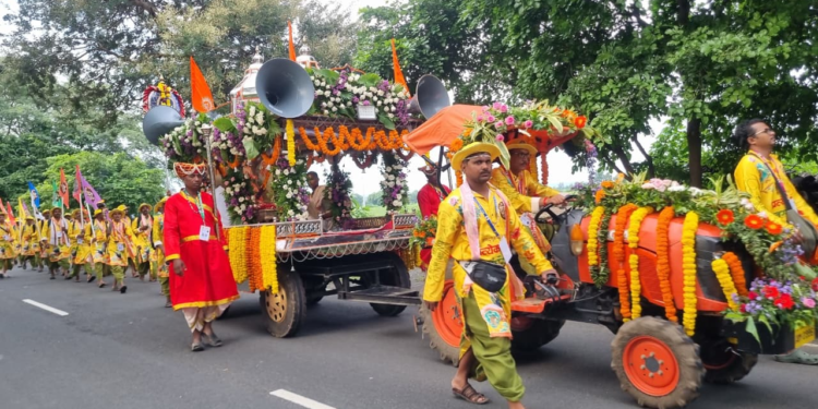 माळाकोलीत जगद्गुरु नरेंद्राचार्य महाराजांच्या पालखीचे भक्तिमय स्वागत