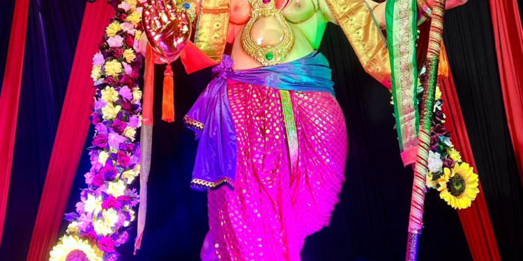 शांतीनगरच्या राजाचे भव्य रूप; १५ फुटी गणरायाच्या दर्शनासाठी भाविकांची गर्दी