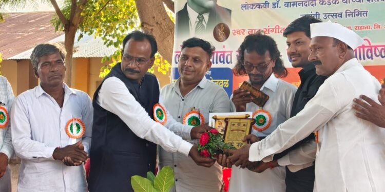 धामोरीचे भूमिपुत्र सुप्रसिद्ध अँकर प्रदीप आहिरे यांना लोककवी वामनदादा कर्डक पुरस्कार प्रदान