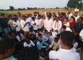 जळगाव जिल्ह्यातील चाळीसगाव तालुक्यातील मेहुनबारे खरजई करगाव तरवाडे गावामध्ये जाऊन दुष्काळी परिस्थिती पाहणी केली.