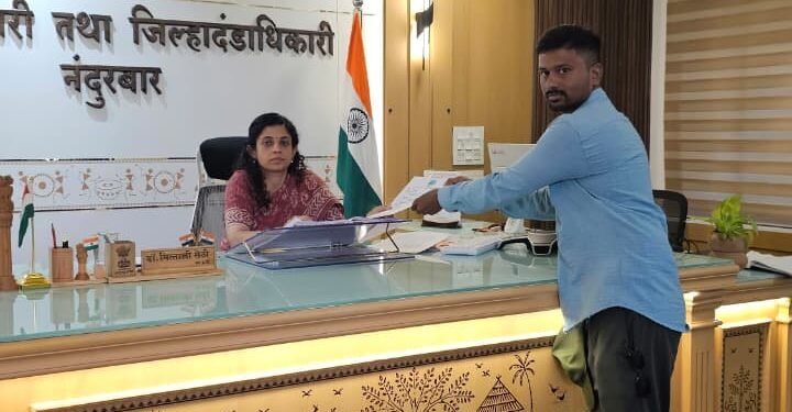 खड्डेमुक्त शहादा आंदोलनाचे निवेदन जिल्हाधिकाऱ्यांना सादर; कार्यवाही न झाल्यास नवरात्रोत्सवानंतर अनिश्चितकालीन आंदोलनाचा इशारा.