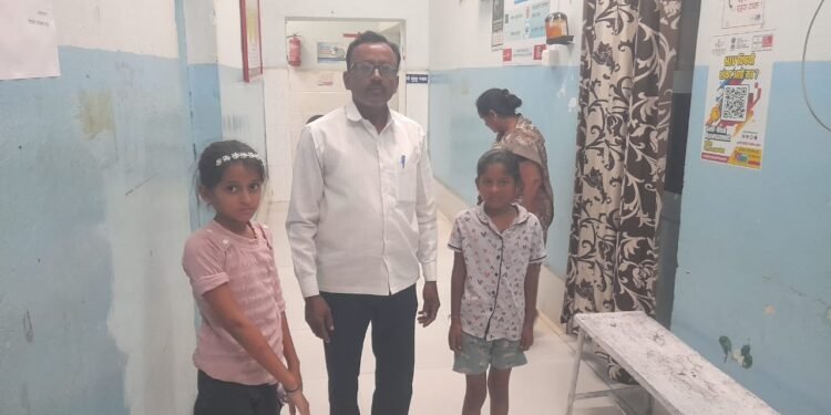 मानवतमध्ये पिसाळलेल्या कुत्र्याचा धुमाकूळ; फार्मसीच्या विद्यार्थिनीसह अनेक जण जखमी