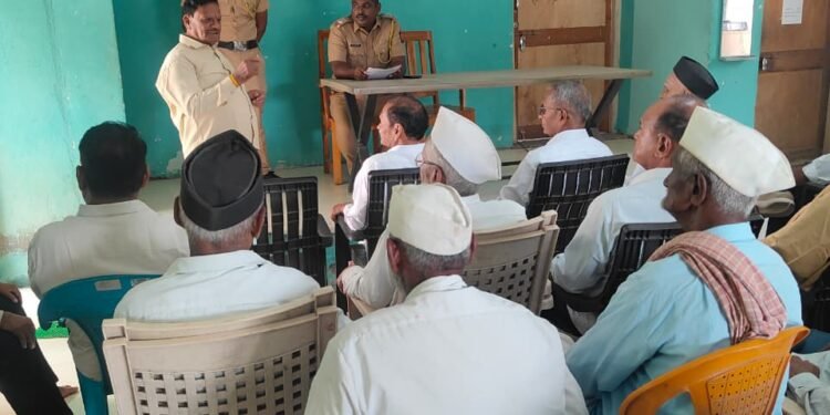 ज्येष्ठ नागरिकांना सायबर सुरक्षेचे धडे, कवठे महांकाळ पोलिसांकडून विशेष मार्गदर्शन