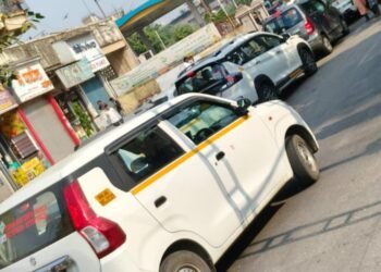 कळंबोली SBI सर्कलवर वाहतूक कोंडीचा विळखा; CNGच्या वाहनांच्या रांगा ठरताहेत डोकेदुखी