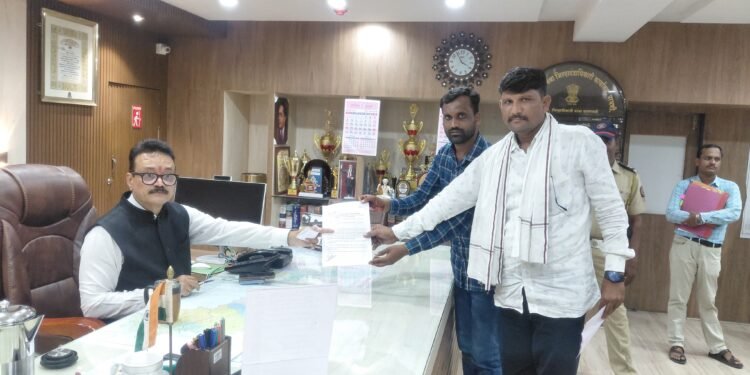 मौजे नाव्हा तालुका पालम जिल्हा परभणी येथील नागरिकांना पाणीटंचाई भेडसावत आहे.