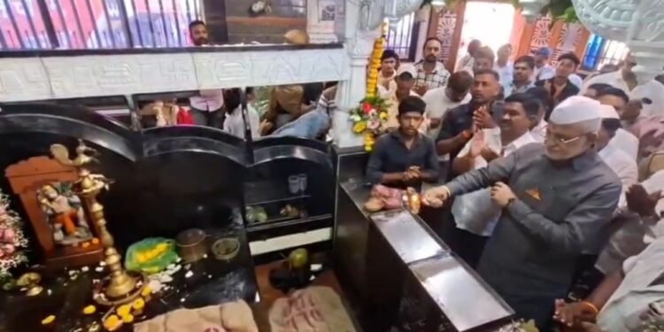 दुष्काळात होरपळणाऱ्या शेतकऱ्यांच्या समृद्धीसाठी आ.चंद्रकांत रघुवंशींची प्रार्थना