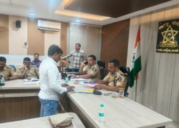 अवैध वाळूचे वाहन सोडण्यासाठी तहसीलदारांचा बनावट आदेश वापरल्याचा गंभीर आरोप