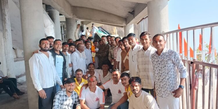 सप्तशृंगी गड परिसरात भक्तांची गर्दी