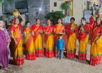 सविताबाई गंगाधर पवार यांच्या नवस पूर्ण झाल्या मुळे त्यांनी मंडळा ला मूर्ती चिं स्थापना करून दिली