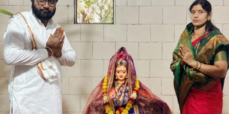 दुसरबीड ग्रामदैवत तळ्याच्या आईच्या दरबारात घटस्थापना उत्साहात, गजेंद्र देशमुख सपत्नीक दाम्पत्याच्या हस्ते विधिवत पूजा