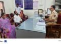 वडूज येथील उपविभागीय पोलीस कार्यालयासमोर आजोबांना न्याय द्या म्हणत कुटुंबाचा आत्मदहनाचा प्रयत्न व कार्यालयासमोर आंदोलन.