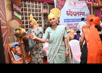घराघरात वसलेली देवी: आजच्या कणखर महिला…