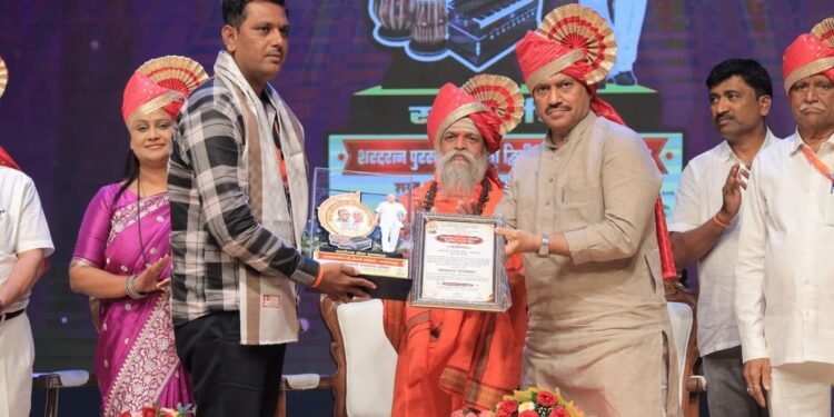 एरंडोलच्या आरोग्यदूताचा सन्मान ; विक्की खोकरे यांना दादर येथे “शरद रत्न पुरस्कार” प्रदान..!-