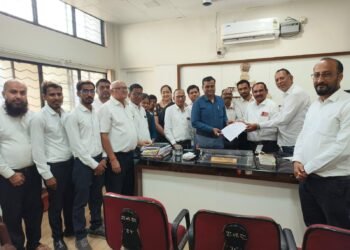 नागरी समस्यांवर वकिलांचे मुख्याधिकाऱ्यांना निवेदन.