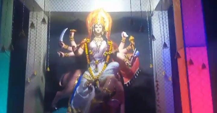 अंतुर्ली येथील छत्रपती शिवाजी महाराज नगर येथे जय शिवाजी दुर्गा मंडळाने साकारले एकाच ठिकाणी बारा ज्योतिर्लिंगाचे स्वरूप.. बारा ज्योतिर्लिंगाचे एकाच ठिकाणी दिव्य दर्शन..