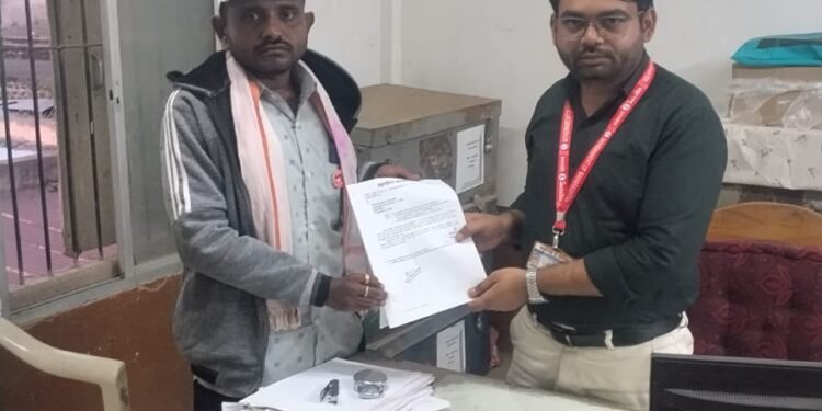 माढा तालुक्यात चारा छावणी व पिण्याच्या पाण्यासाठी बालाजी बारबोले पाटील यांचे बेमुदत अन्नत्याग उपोषण