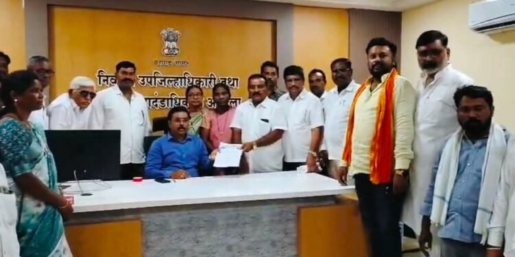 अकोला जिल्ह्यात दुष्काळ असताना मायक्रो फायनान्स कंपन्यांची जबरी वसुली थांबवा!