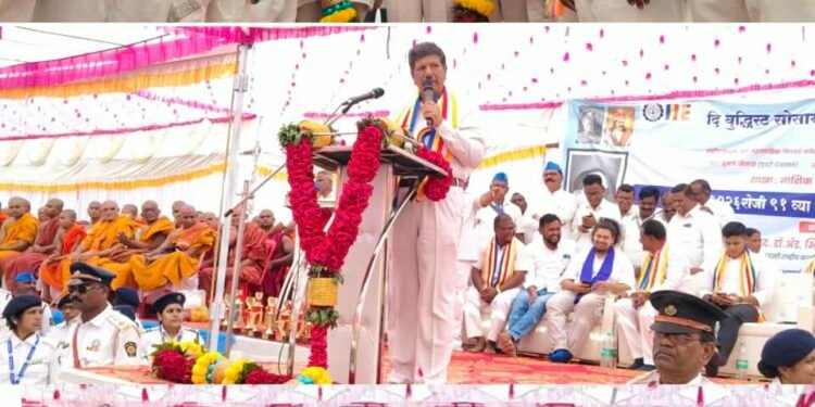 धर्मांतर घोषणा वर्धापन दिन तीन आंबेडकरांच्या प्रमुख उपस्थितीत मोठ्या उत्साहात संपन्न झाला..