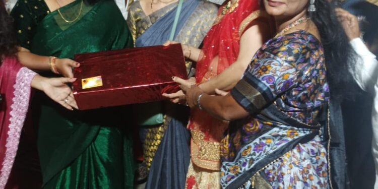कर्ता हनुमान मंडळाच्या महिला गरबा उत्सवातून सामाजिक बांधिलकीचा आदर्श!