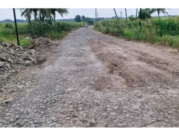 आढेगाव–टाकळी रस्त्याची दुरवस्था; शाळकरी मुलांसह ग्रामस्थ त्रस्त! सरपंच कांतीलाल टेळे यांच्यासह ग्रामस्थांची दुरुस्तीची मागणी